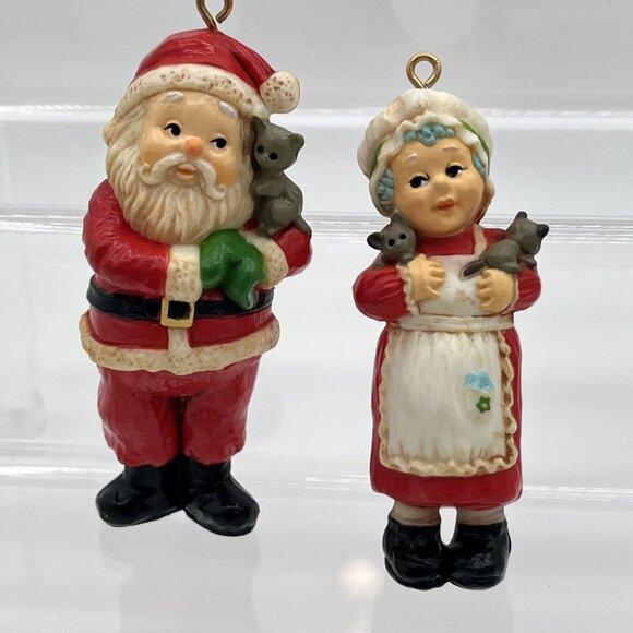 Vintage 1981 Hallmark Keepsake Mr. & Mrs. Claus Ornaments w/ Box – Holding Kitte - Picture 4 of 8